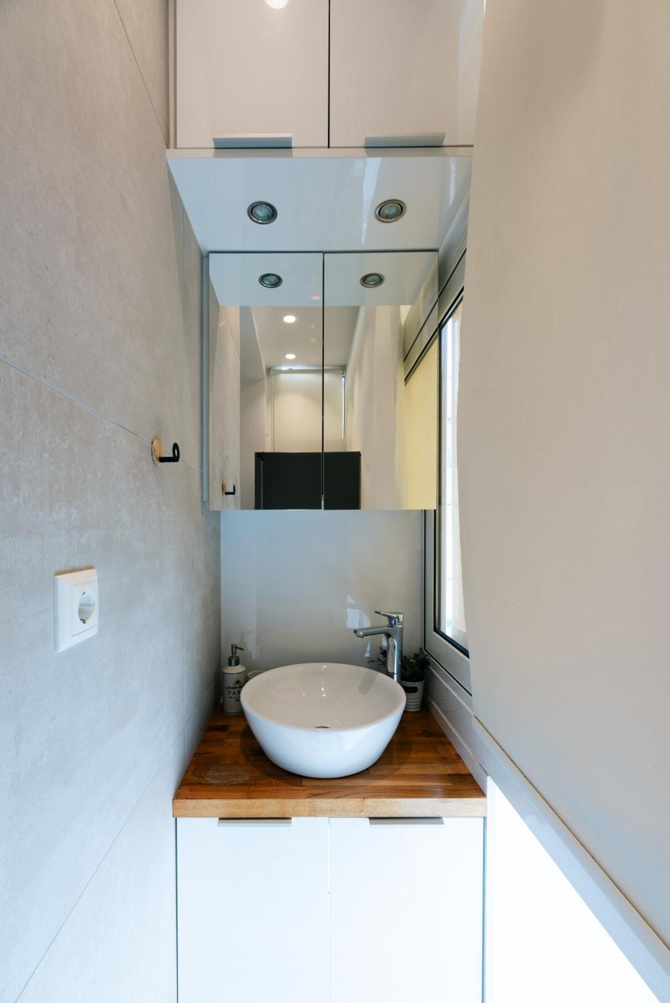 Modern A Apartment *